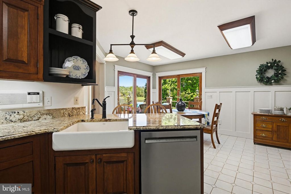 Image 15 of property listing at 6111 EMERALD LN, Eldersburg, MD 21784