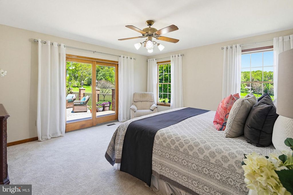 Image 20 of property listing at 6111 EMERALD LN, Eldersburg, MD 21784
