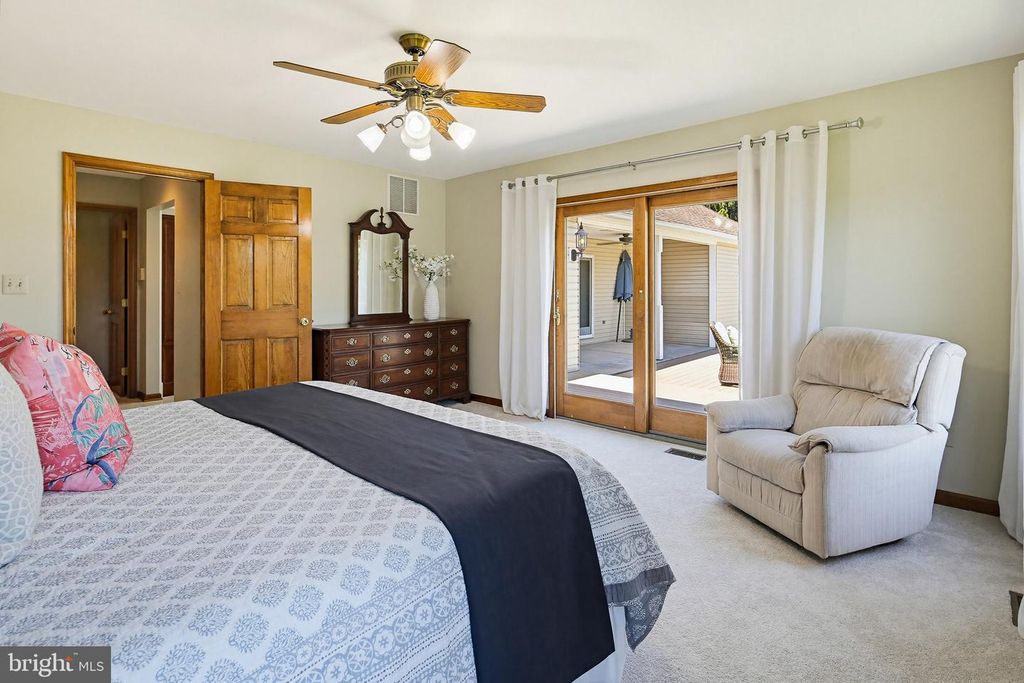 Image 22 of property listing at 6111 EMERALD LN, Eldersburg, MD 21784