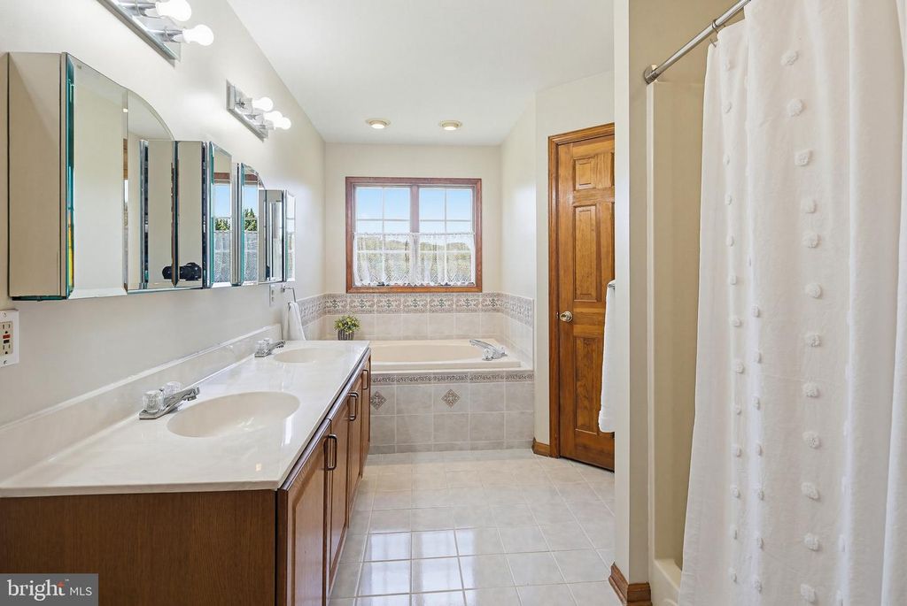 Image 23 of property listing at 6111 EMERALD LN, Eldersburg, MD 21784