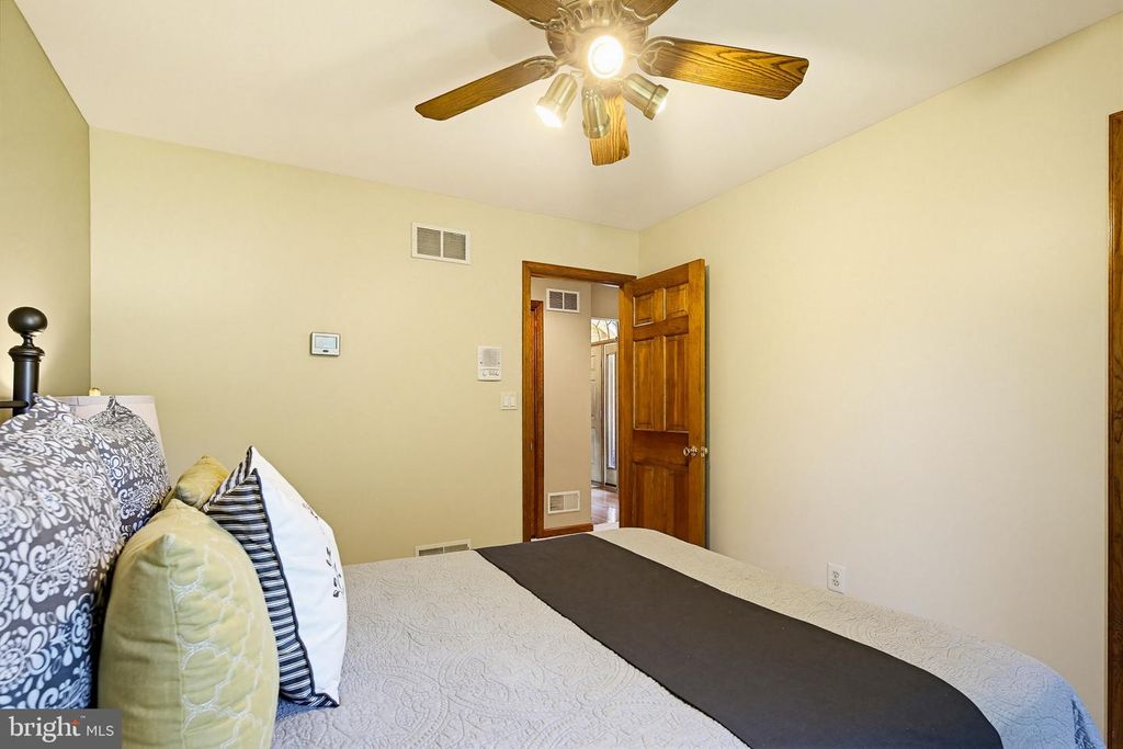 Image 35 of property listing at 6111 EMERALD LN, Eldersburg, MD 21784