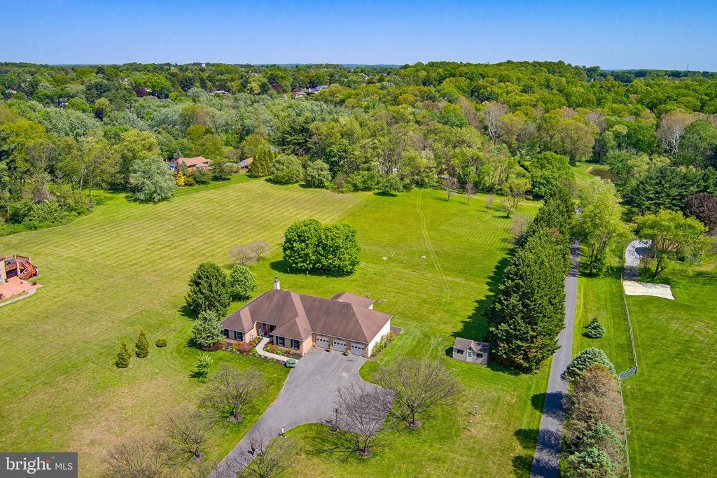 Image 64 of property listing at 6111 EMERALD LN, Eldersburg, MD 21784