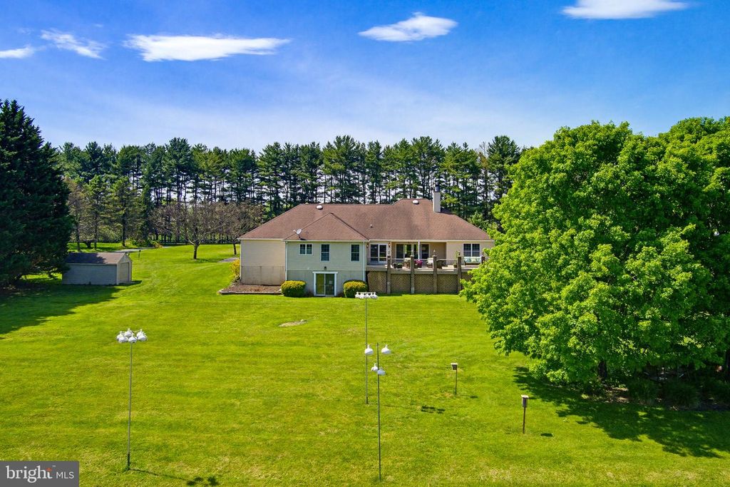 Image 67 of property listing at 6111 EMERALD LN, Eldersburg, MD 21784