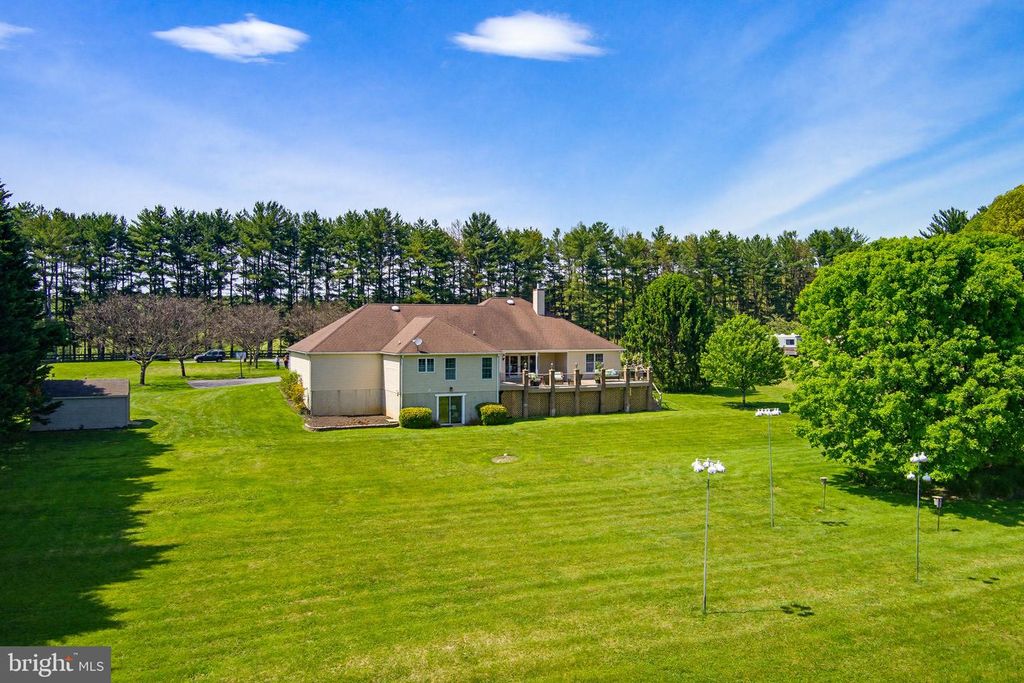 Image 68 of property listing at 6111 EMERALD LN, Eldersburg, MD 21784