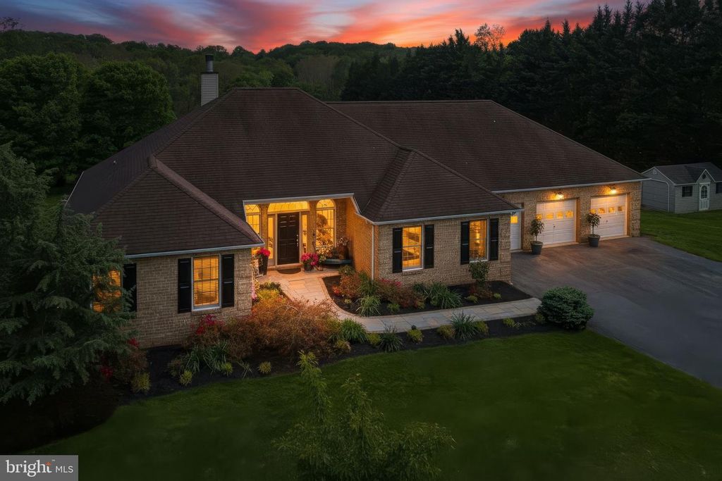 Image 80 of property listing at 6111 EMERALD LN, Eldersburg, MD 21784