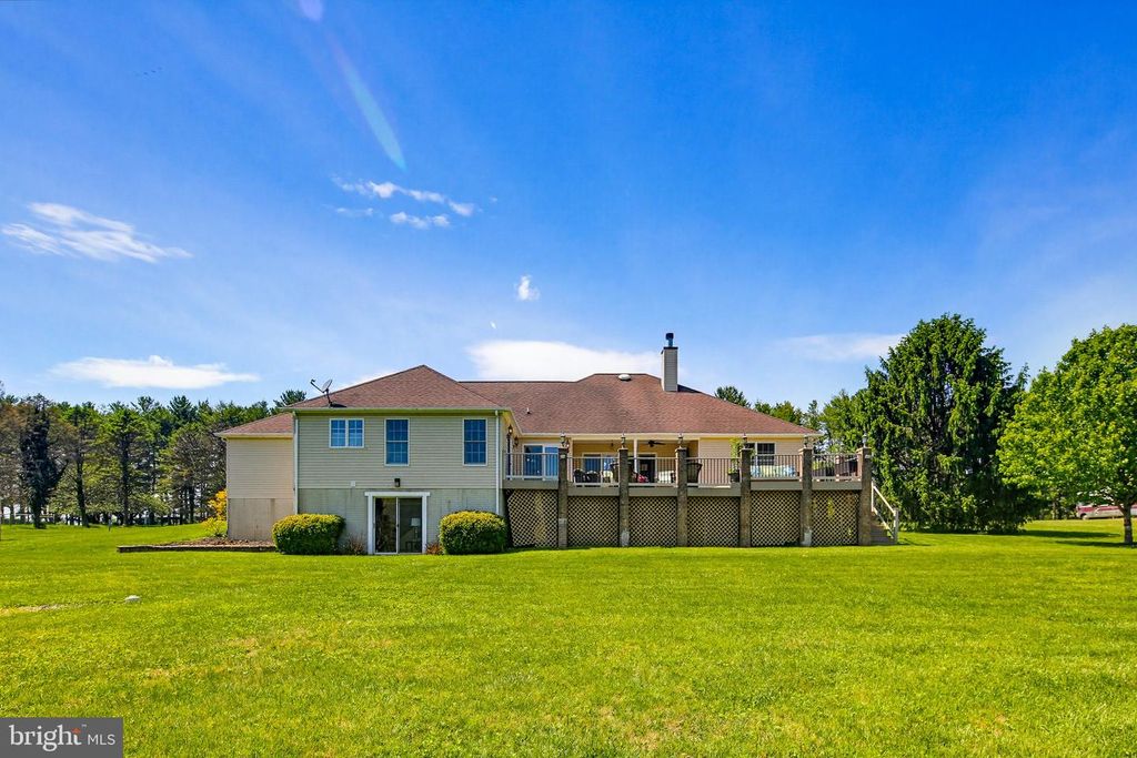 Image 84 of property listing at 6111 EMERALD LN, Eldersburg, MD 21784