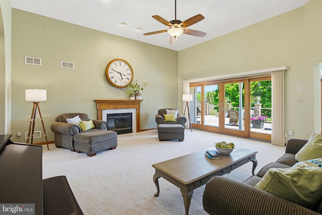 Image 9 of property listing at 6111 EMERALD LN, Eldersburg, MD 21784