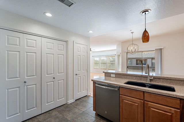 33550 N Dove Lakes Drive Unit 2021, Cave Creek, AZ 85331