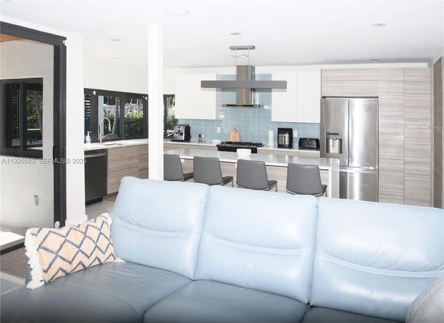 2734 SE 14th St, Pompano Beach, FL 33062