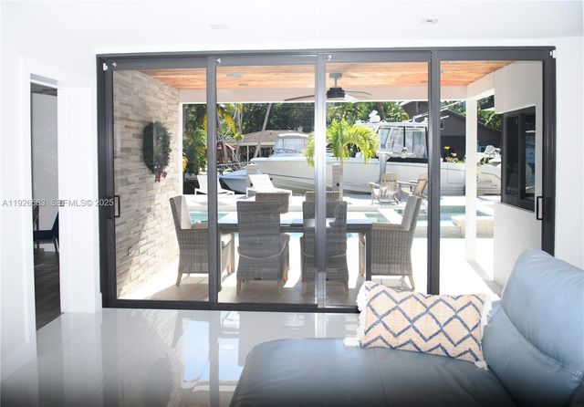 2734 SE 14th St, Pompano Beach, FL 33062