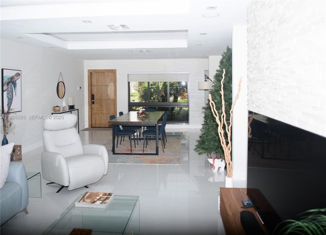 2734 SE 14th St, Pompano Beach, FL 33062