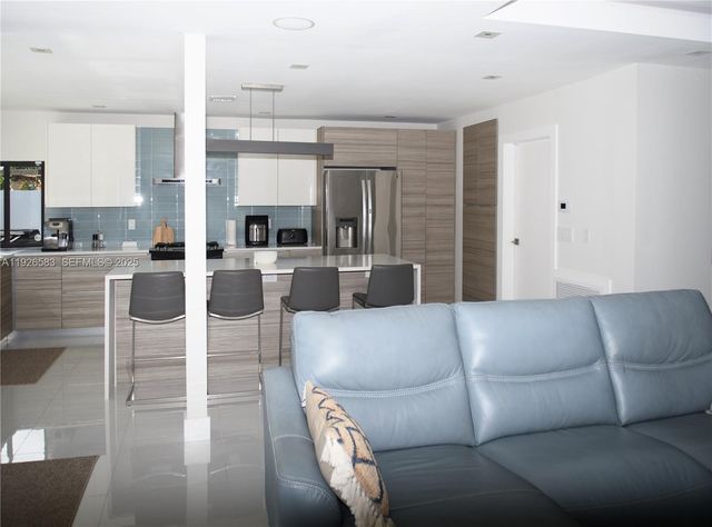 2734 SE 14th St, Pompano Beach, FL 33062