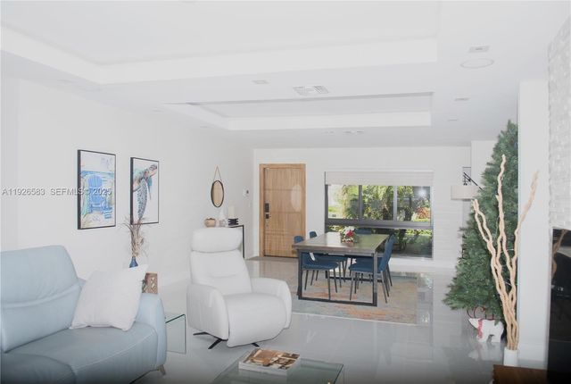 2734 SE 14th St, Pompano Beach, FL 33062