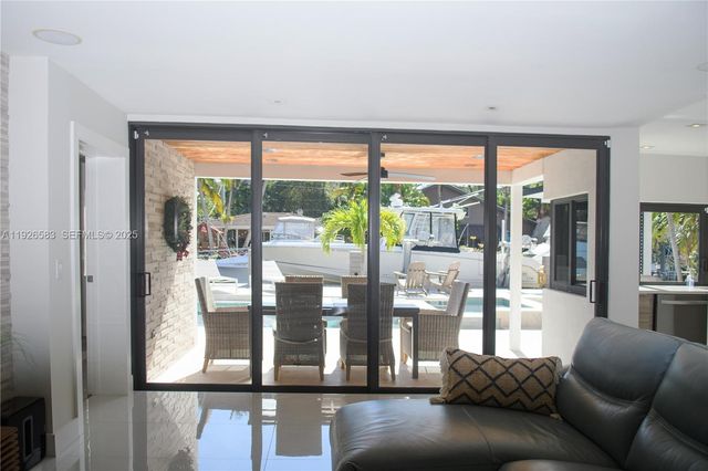 2734 SE 14th St, Pompano Beach, FL 33062