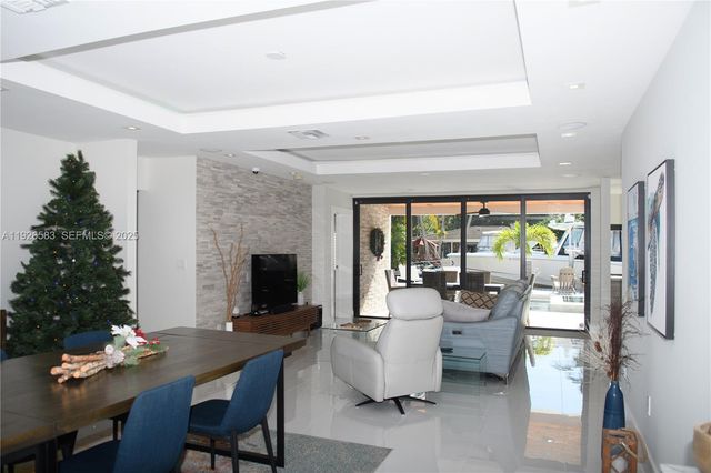 2734 SE 14th St, Pompano Beach, FL 33062