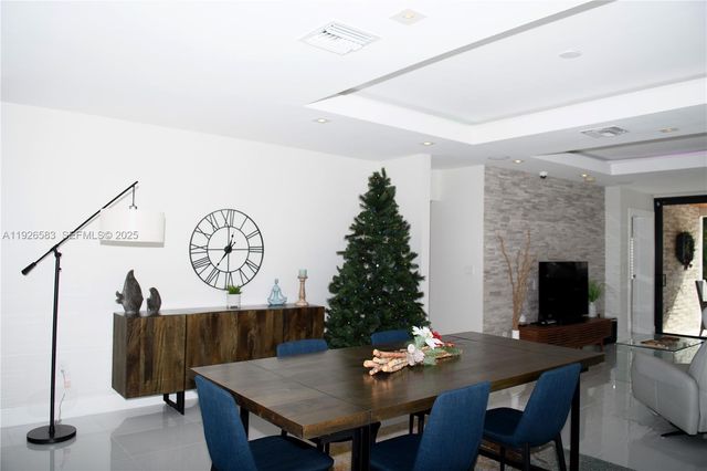 2734 SE 14th St, Pompano Beach, FL 33062