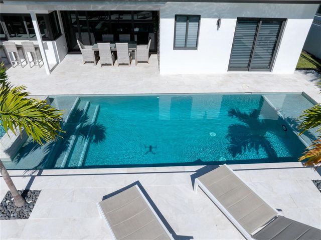 2734 SE 14th St, Pompano Beach, FL 33062