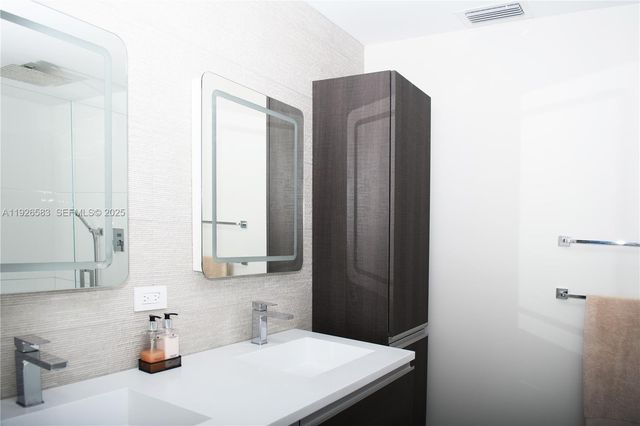 2734 SE 14th St, Pompano Beach, FL 33062