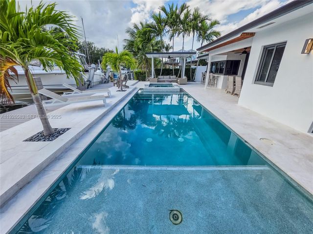 2734 SE 14th St, Pompano Beach, FL 33062