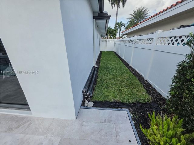 2734 SE 14th St, Pompano Beach, FL 33062