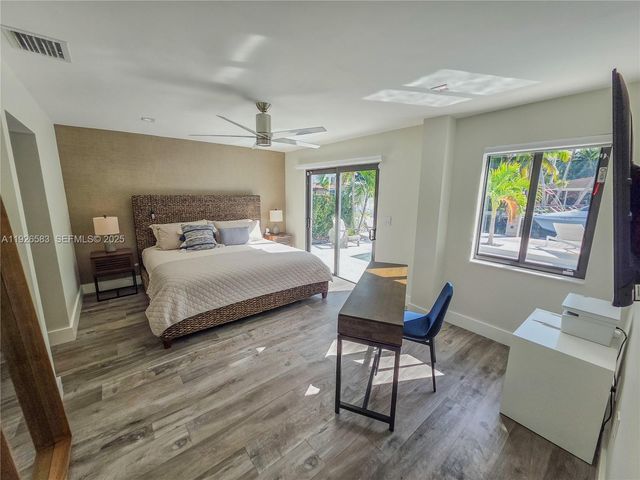 2734 SE 14th St, Pompano Beach, FL 33062