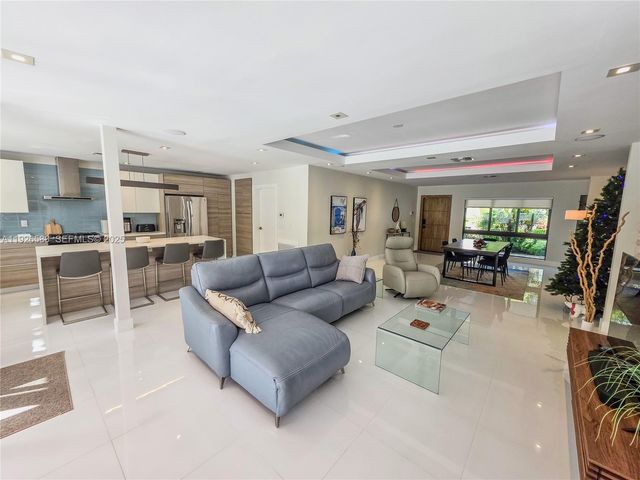 2734 SE 14th St, Pompano Beach, FL 33062