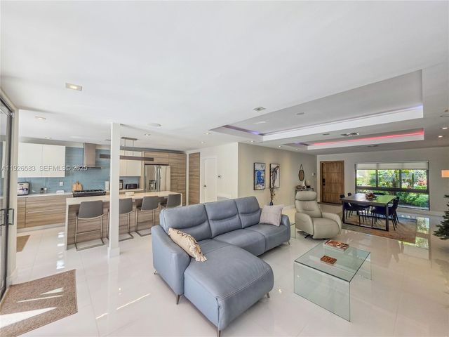 2734 SE 14th St, Pompano Beach, FL 33062