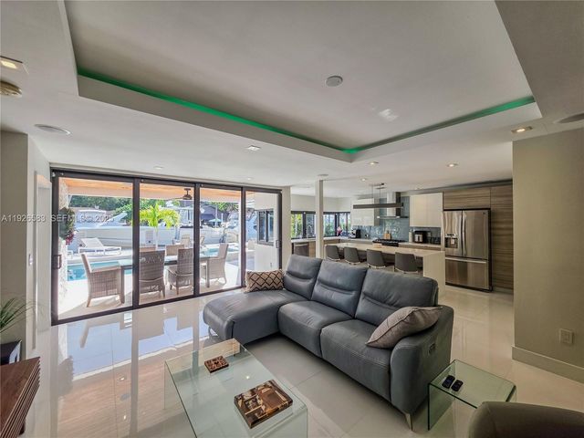 2734 SE 14th St, Pompano Beach, FL 33062