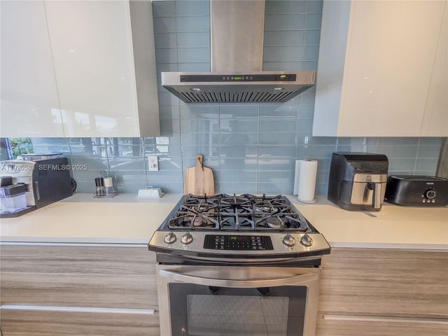 2734 SE 14th St, Pompano Beach, FL 33062