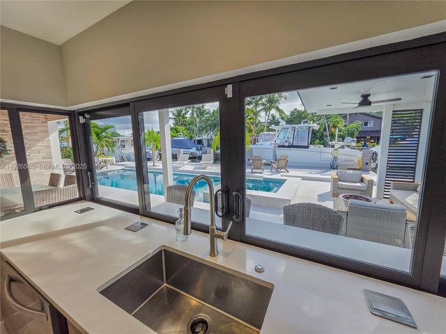 2734 SE 14th St, Pompano Beach, FL 33062