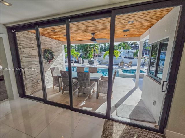 2734 SE 14th St, Pompano Beach, FL 33062