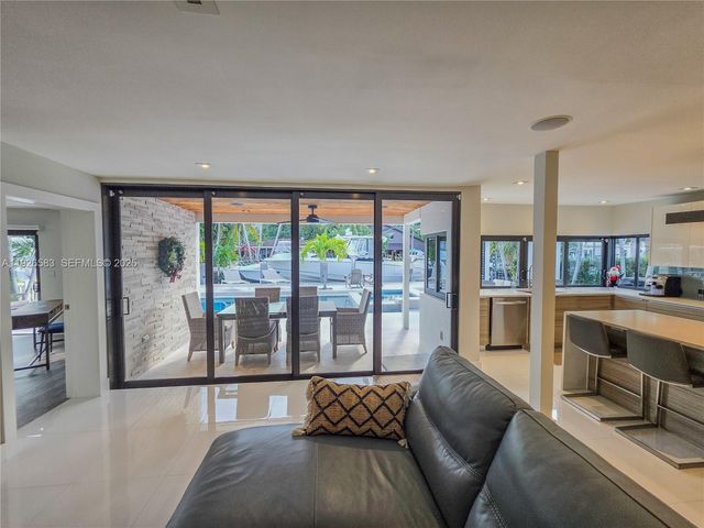 2734 SE 14th St, Pompano Beach, FL 33062