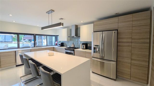 2734 SE 14th St, Pompano Beach, FL 33062