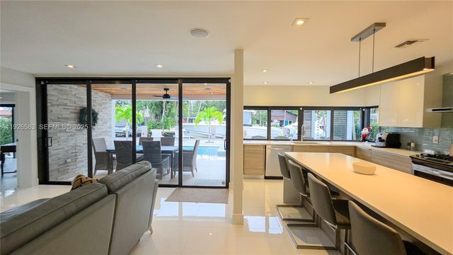 2734 SE 14th St, Pompano Beach, FL 33062