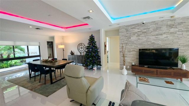 2734 SE 14th St, Pompano Beach, FL 33062