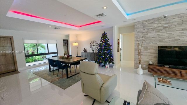 2734 SE 14th St, Pompano Beach, FL 33062