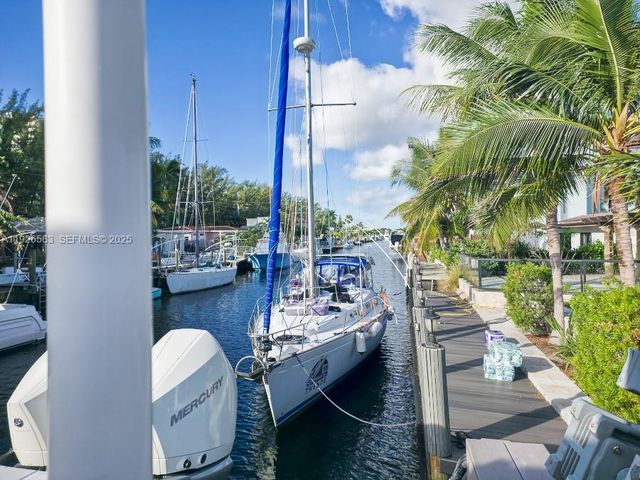 2734 SE 14th St, Pompano Beach, FL 33062