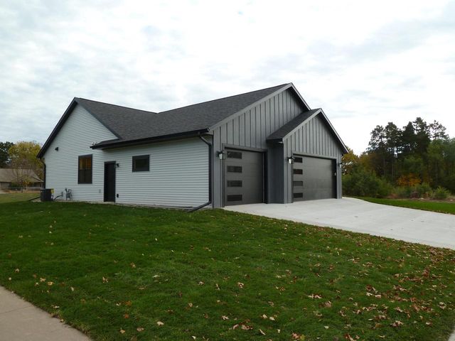 717 Tamarack TRAIL, Holmen, WI 54636