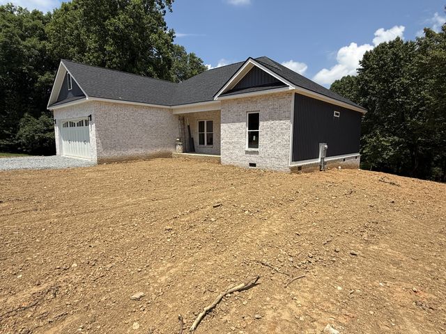 470 Powers Blvd, Waverly, TN 37185