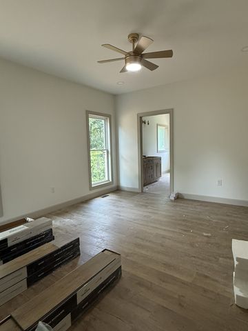 470 Powers Blvd, Waverly, TN 37185