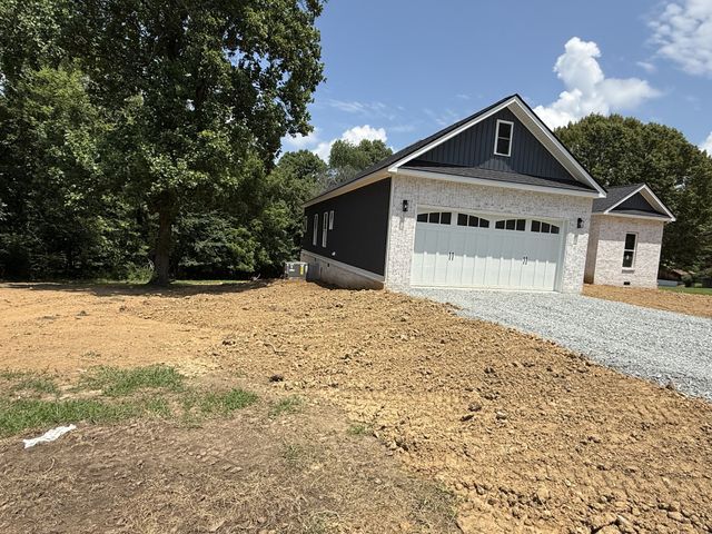 470 Powers Blvd, Waverly, TN 37185