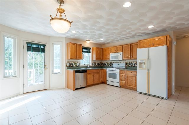 21 Hyde Avenue 21, Pawtucket, RI 02861