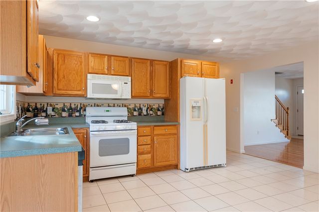 21 Hyde Avenue 21, Pawtucket, RI 02861