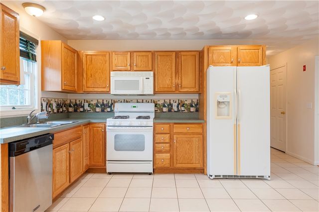 21 Hyde Avenue 21, Pawtucket, RI 02861