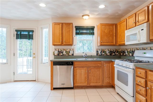 21 Hyde Avenue 21, Pawtucket, RI 02861