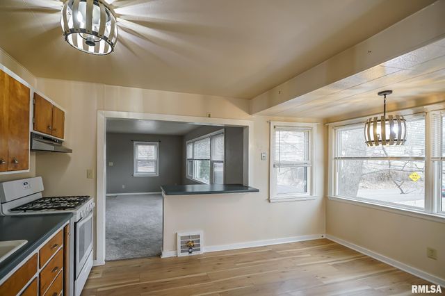 100 LEWIS Court, Bartonville, IL 61607