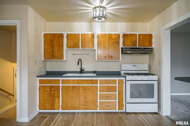 100 LEWIS Court, Bartonville, IL 61607