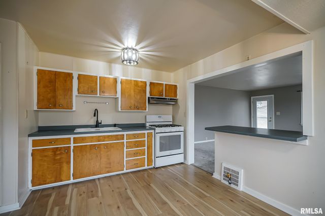 100 LEWIS Court, Bartonville, IL 61607