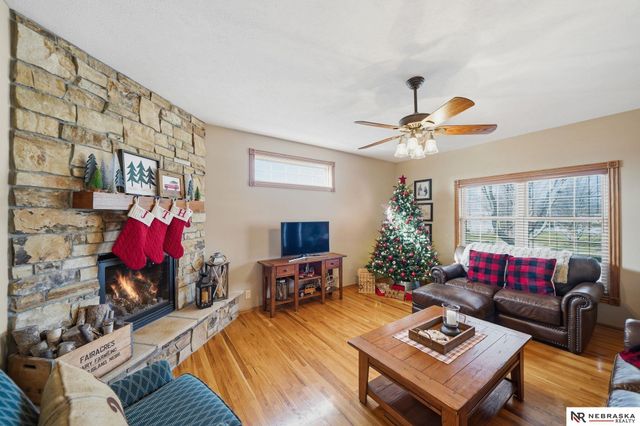 9437 Oakville Road, Lincoln, NE 68526