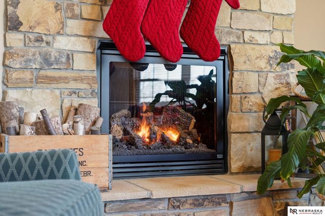 9437 Oakville Road, Lincoln, NE 68526